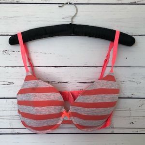 🖤Sold🖤Victoria’s Secret stripe bra